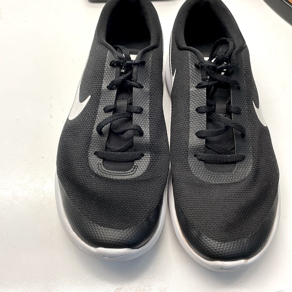 EUC Mens Black and White Nike Flex - Picture 6 of 8